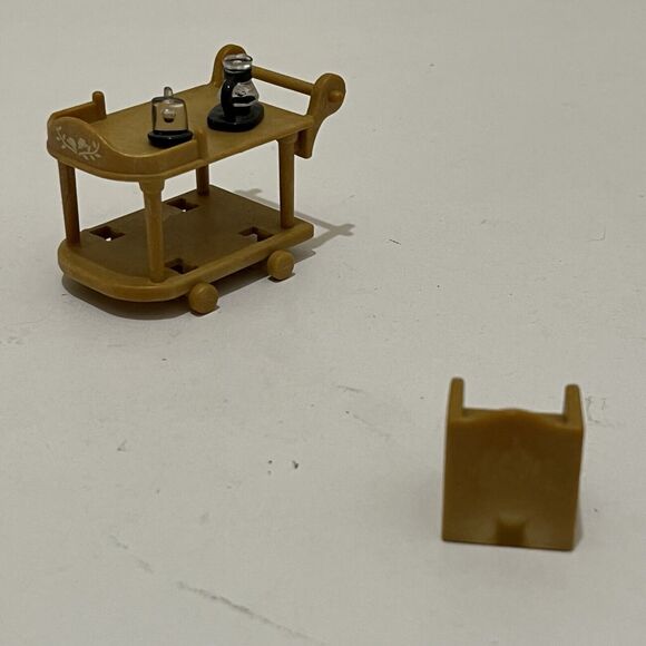 Calico Critters Sylvanian Families Serving Cart with Coffee Pots & Bread Box - Picture 8 of 10